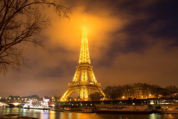 Potrait photography of the Eiffel tower in Paris, France